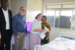 La famille Emery et Sarah aide régulièrement les mamans sans assistance