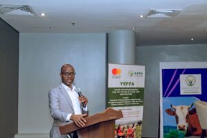 Le maire intérimaire du district de Nyagatare, Kakooza Henry, encourage les jeunes à investir dans les opportunités du secteur agri-élevage