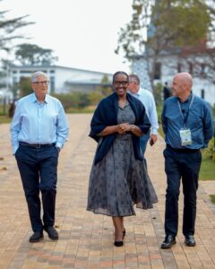 La Première Dame du Rwanda, Jeannette Kagame, aux côtés de Bill Gates lors des Paul E. Farmer Butaro Dialogues on Health Equity and Innovation, un forum international consacré à la promotion de l'équité en santé et de l'innovation dans les systèmes de santé. Photo : Kigali Today.